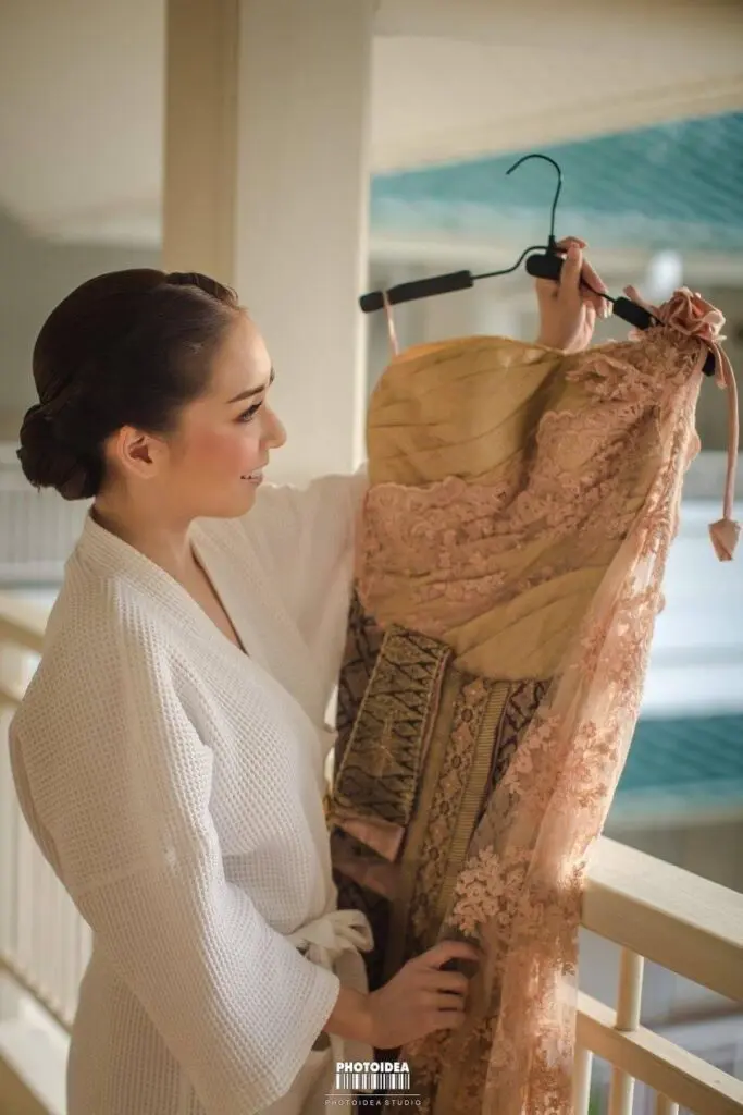 หมั้นเช้าแต่งเที่ยง VS หมั้นเที่ยงแต่งเย็น